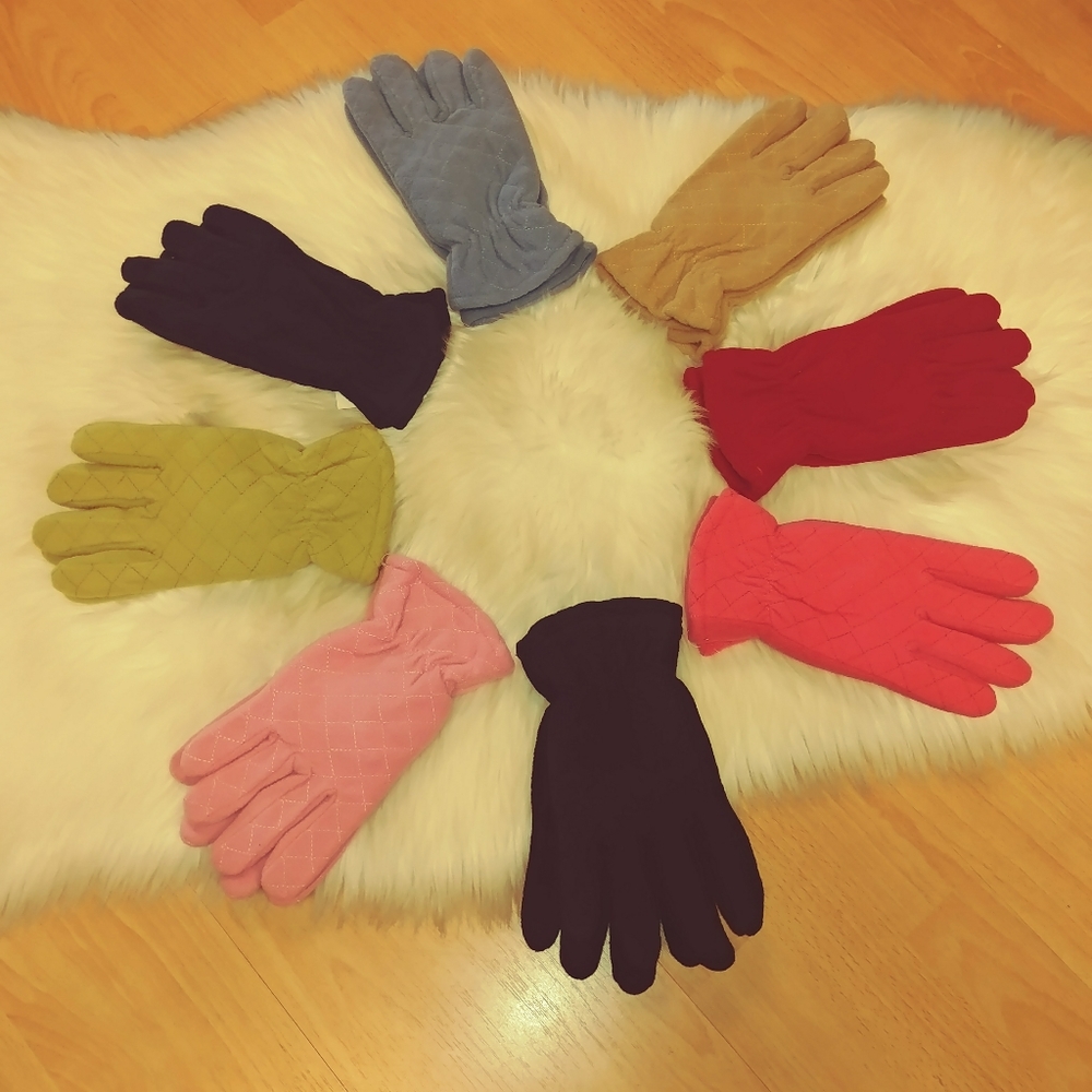 Periwinkle Blue Quilted Fleece Gloves - Picture 2 of 16